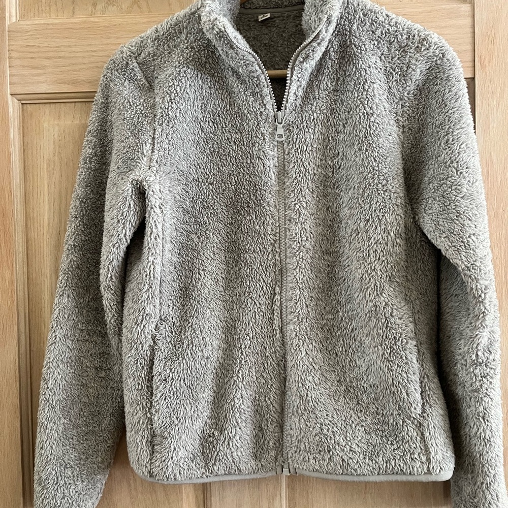 Uniqlo Soft Gray Fleece Jacket